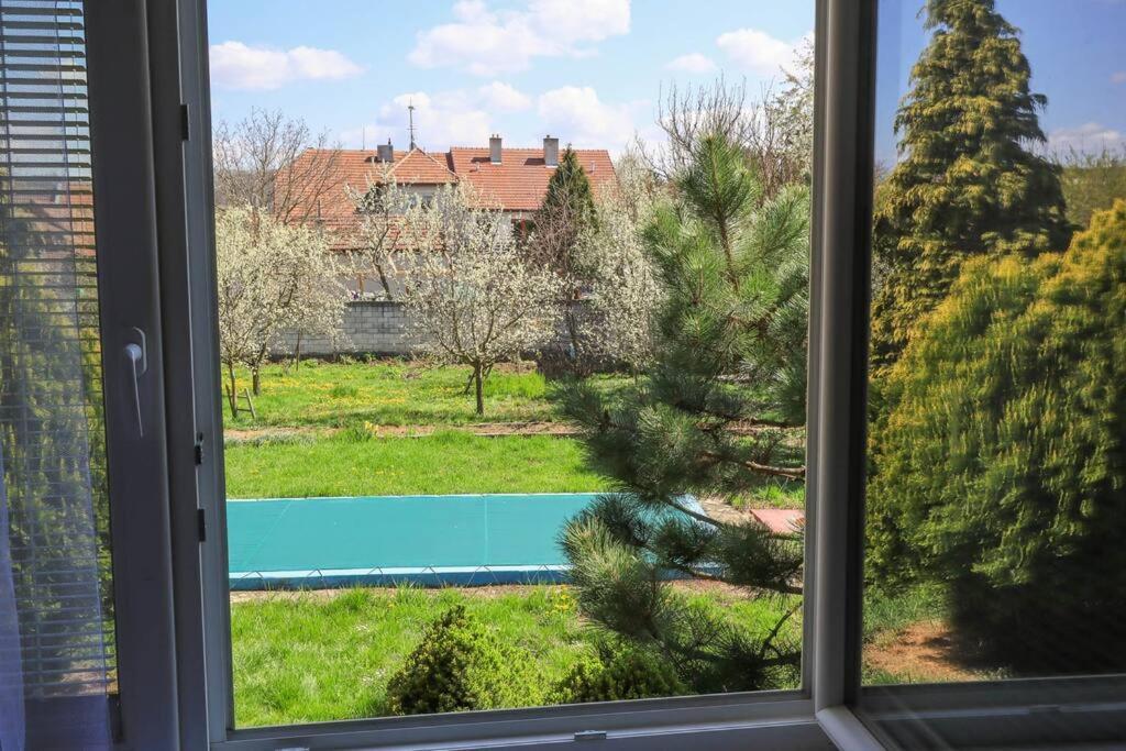 Pohodlny Apartman S Ptaci Zahradou Uherske Hradiste Bagian luar foto